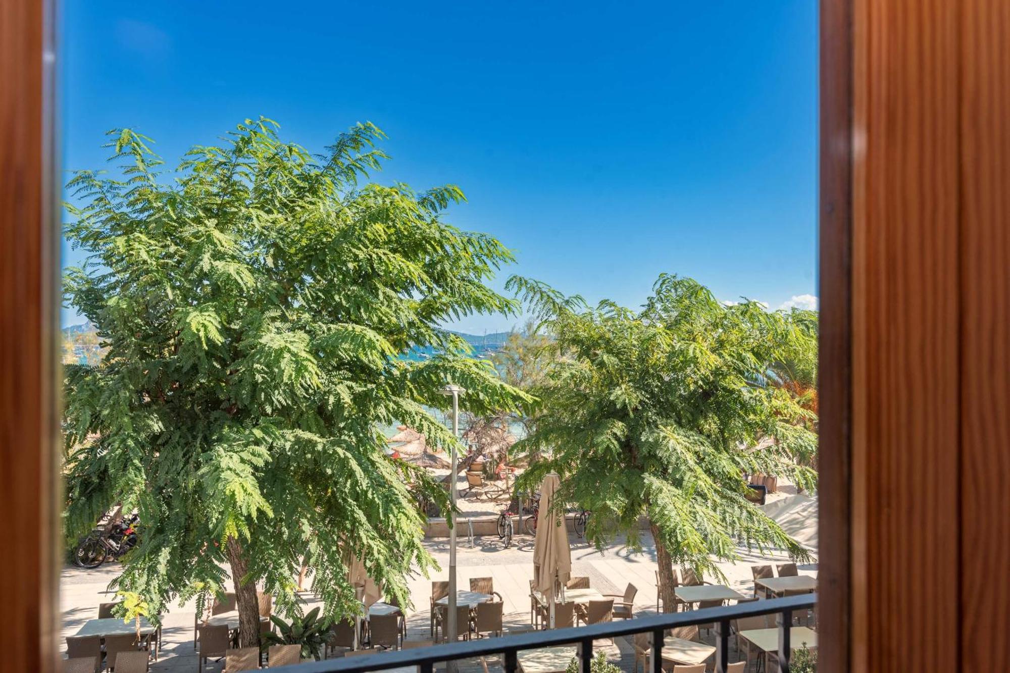 Vora Mar Beachfront Apartment By Sealand Villas Port de Pollença Exterior foto